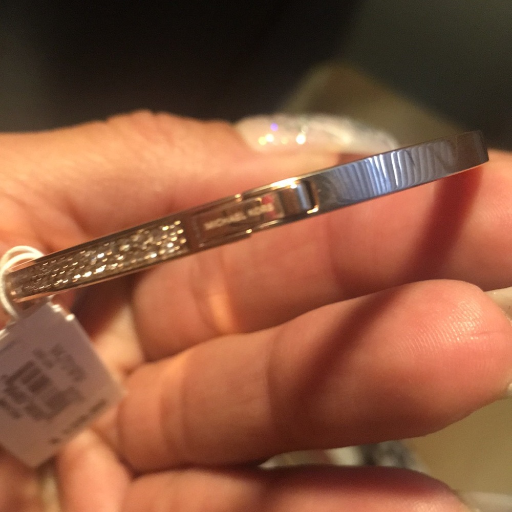 24 HR SALE❗️✨Michael Kors Bangle Bracelet✨ - Picture 6 of 6